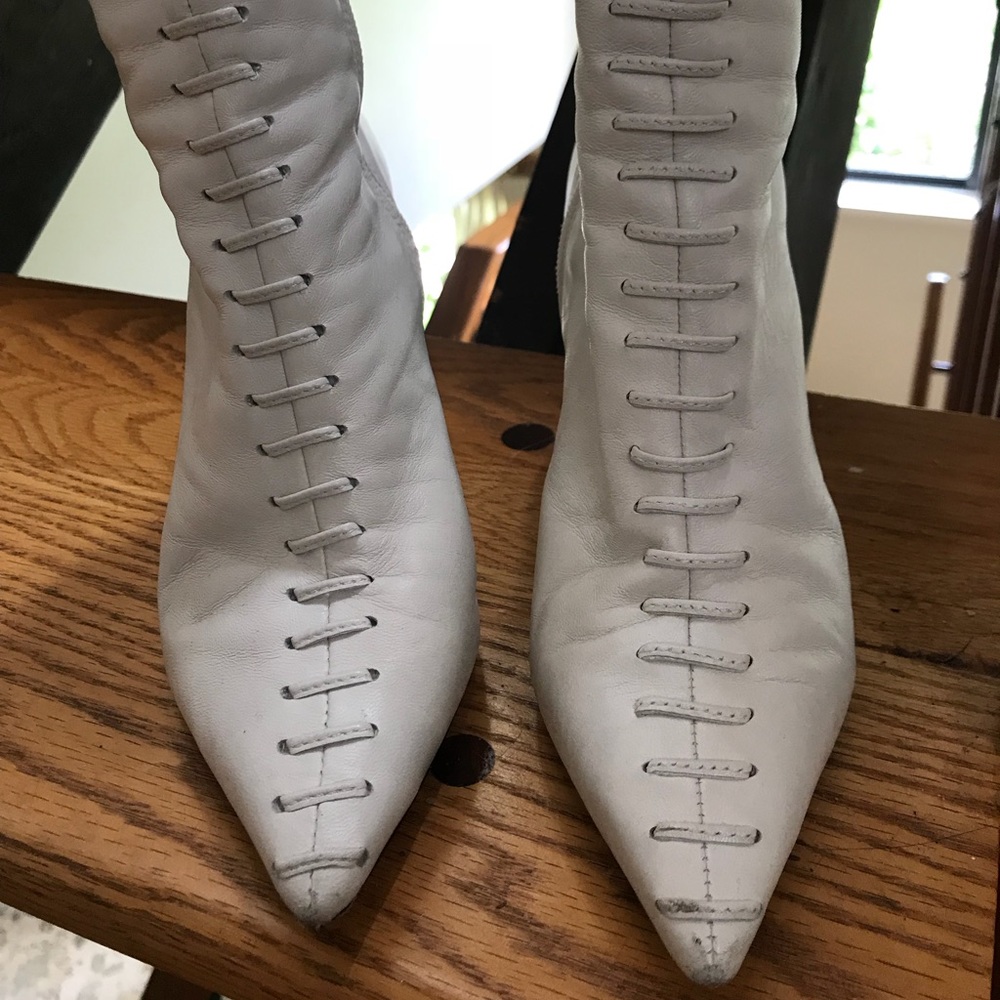 Schultz white heeled bootie